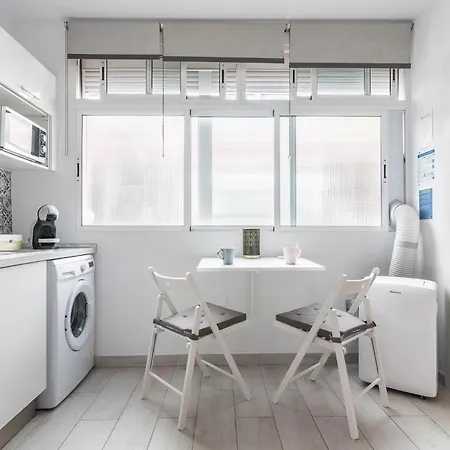 Minimalist & Exterior Next To The Apartamento