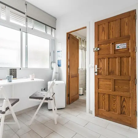Apartamento Minimalist & Exterior Next To The