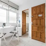Apartman Minimalist & Exterior Next To The